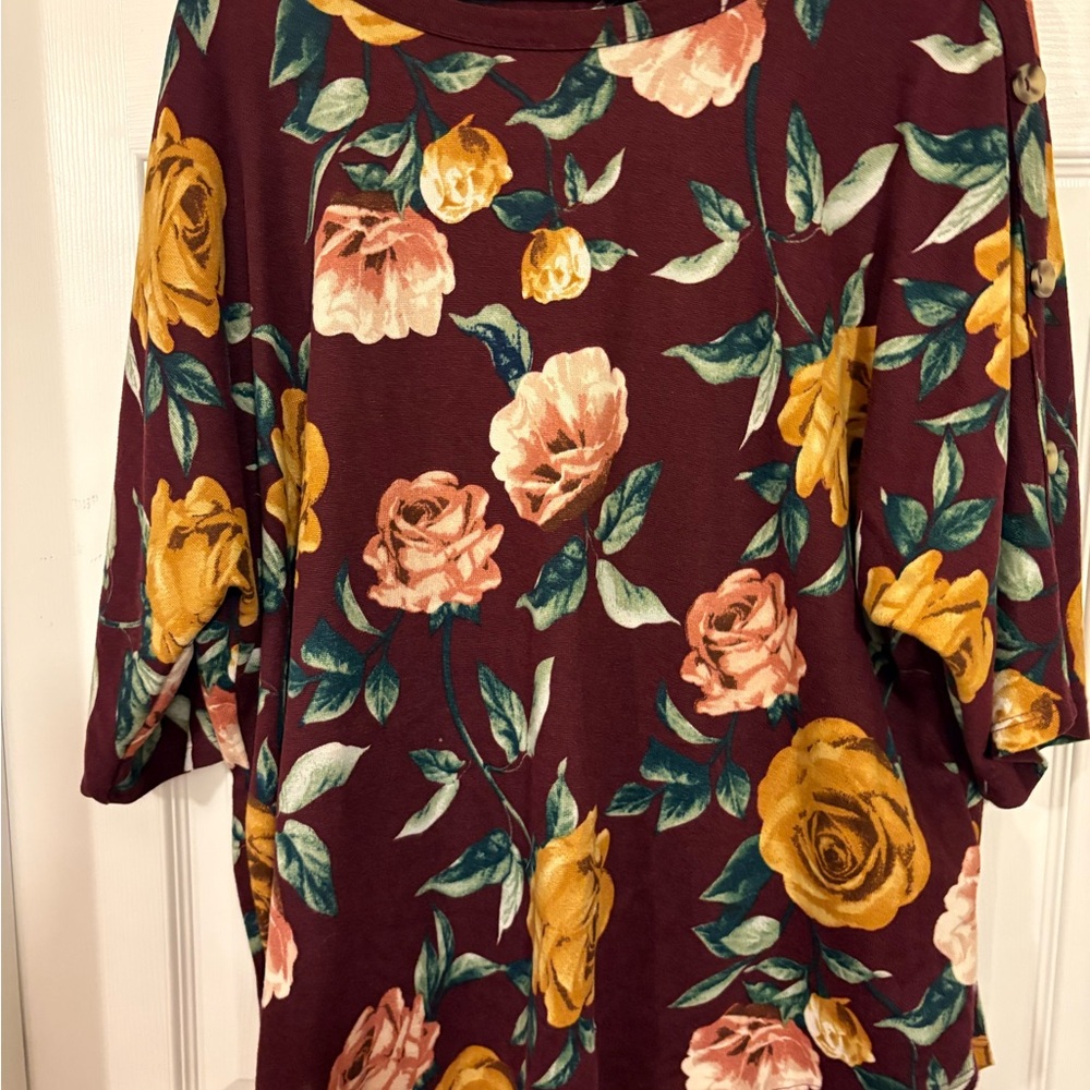 Kim & Cami Maroon Floral Blouse 2x button detail shoulder/sleeve poly/spandex